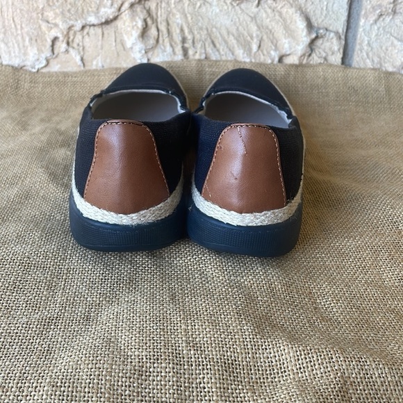 Trotters Black and Tan Mules - Picture 8 of 12